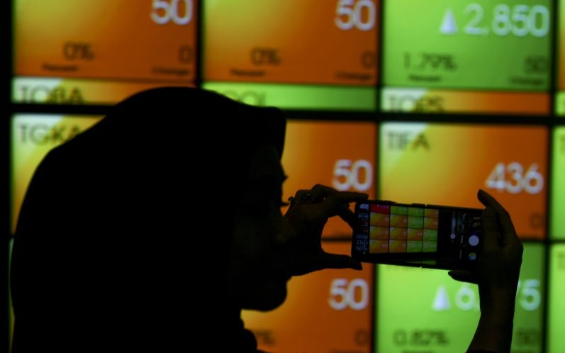 IHSG ditutup menguat di tengah pelemahan bursa kawasan Asia