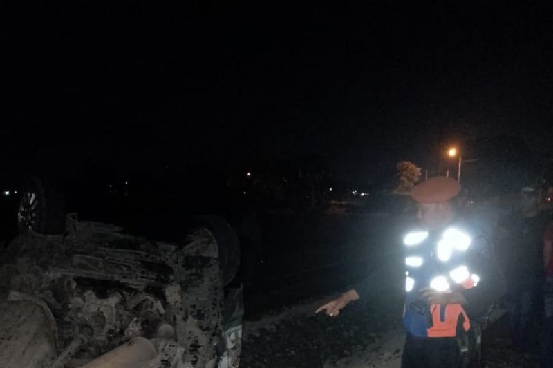 Kecelakaan kereta dengan mobil di Jombang enam meninggal Kecelakaan kereta dengan mobil di Jombang enam meninggal