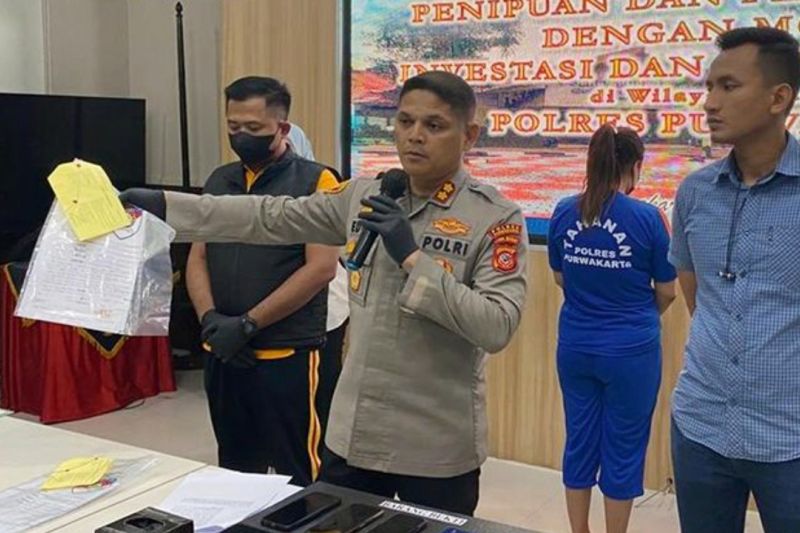 Polres Purwakarta ungkap penipuan berkedok investasi dan arisan online Polres Purwakarta ungkap penipuan berkedok investasi dan arisan online