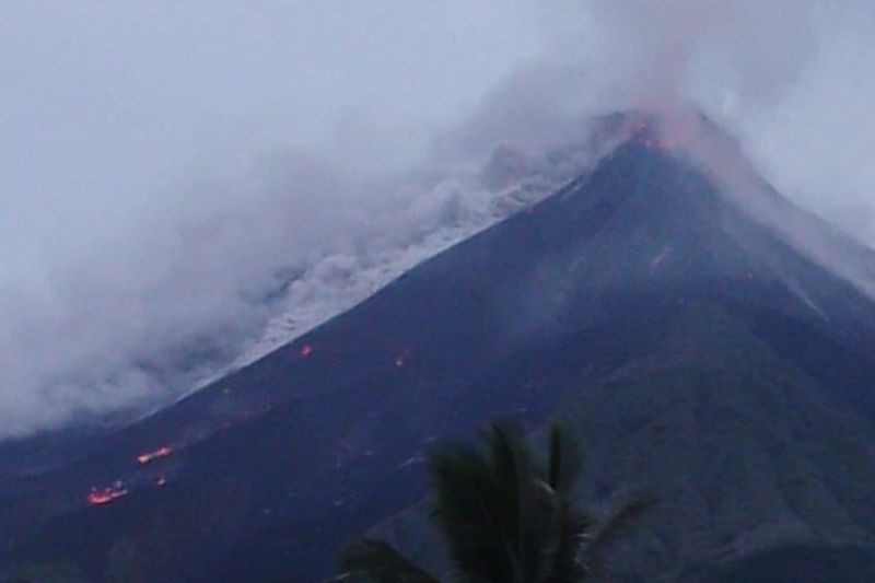 Sejumlah sungai berhulu puncak Karangetang jadi sasaran guguran lava Sejumlah sungai berhulu puncak Karangetang jadi sasaran guguran lava