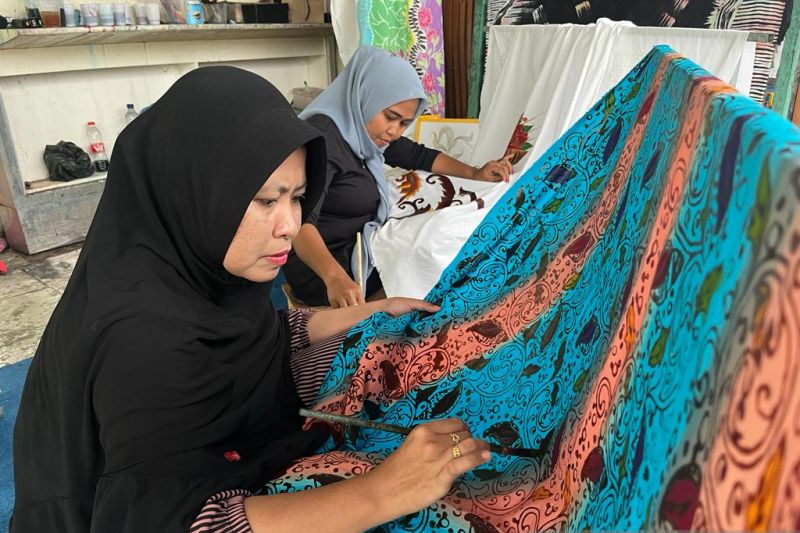 Gonggong dan ikan marlin jadi motif utama batik Batam Gonggong dan ikan marlin jadi motif utama batik Batam