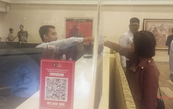 Imigrasi Bali buat barcode larangan dan kewajiban turis asing