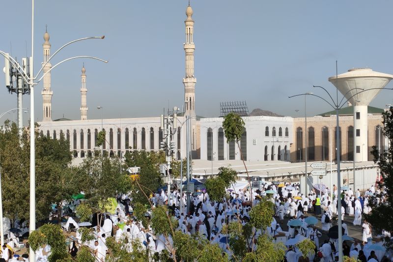 Padang Arafah mulai dipadati oleh jamaah calon haji Padang Arafah mulai dipadati oleh jamaah calon haji
