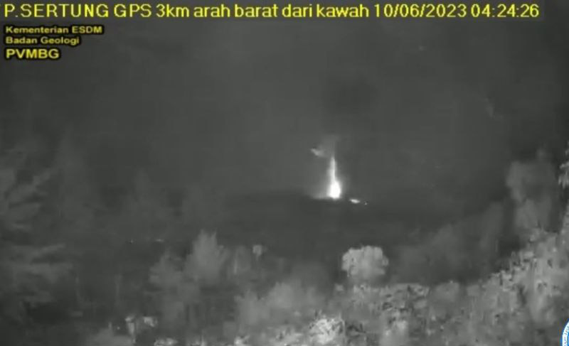 Gunung Anak Krakatau erupsi setinggi 2.000 meter Gunung Anak Krakatau erupsi setinggi 2.000 meter
