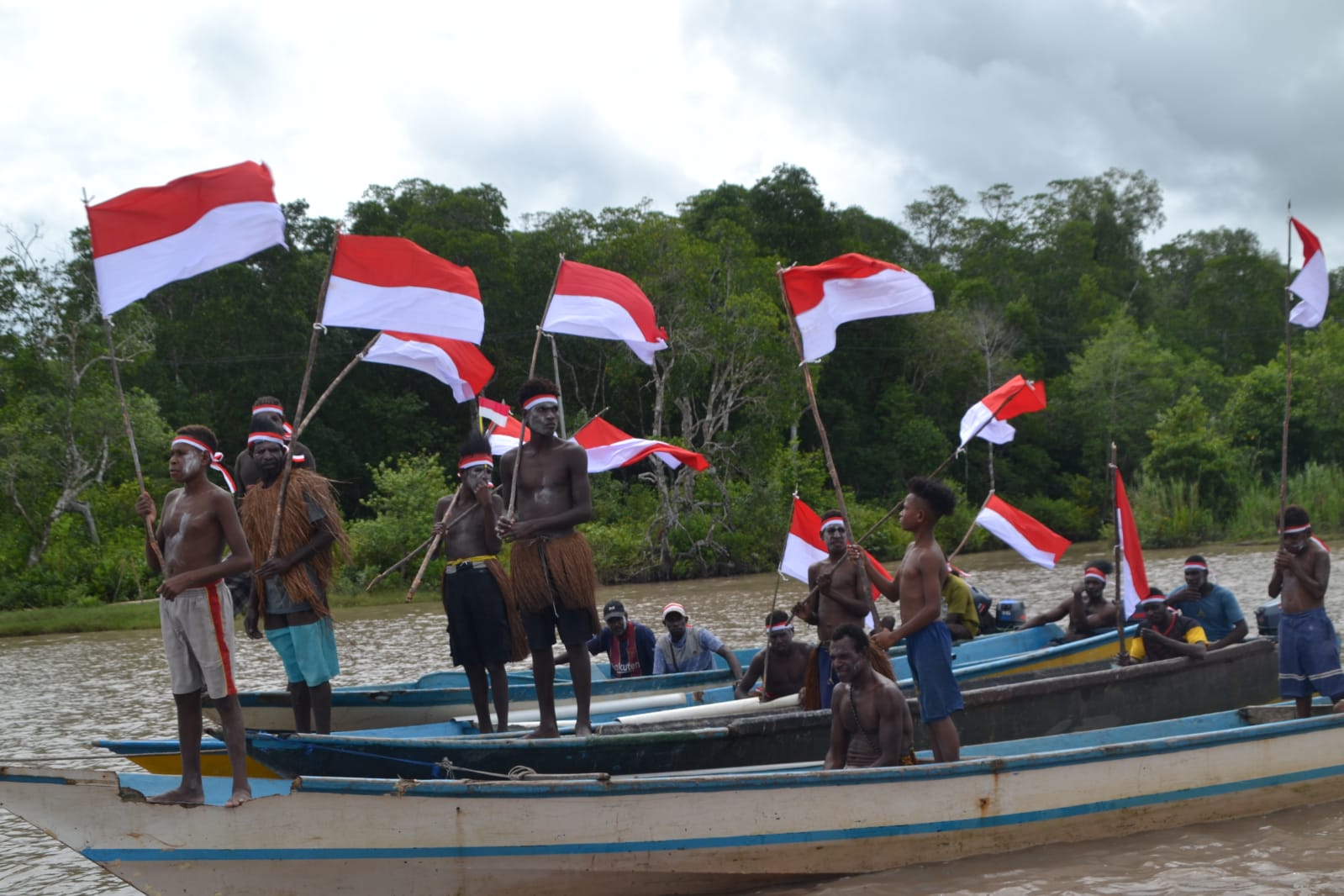 Tolak KST, Kodim 1710/Mimika dan warga gelar pawai merah putih cinta tanah air Tolak KST, Kodim 1710/Mimika dan warga gelar pawai merah putih cinta tanah air