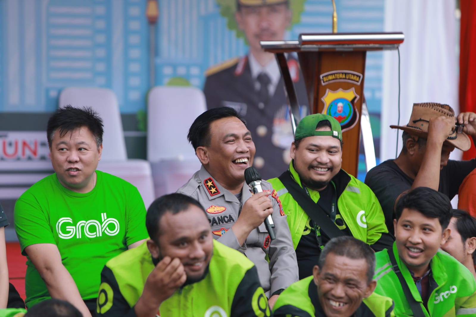 Bulan Bakti Polri Presisi, Polda Sumut serahkan bantuan pengemudi ojol dan panarik betor Bulan Bakti Polri Presisi, Polda Sumut serahkan bantuan pengemudi ojol dan panarik betor