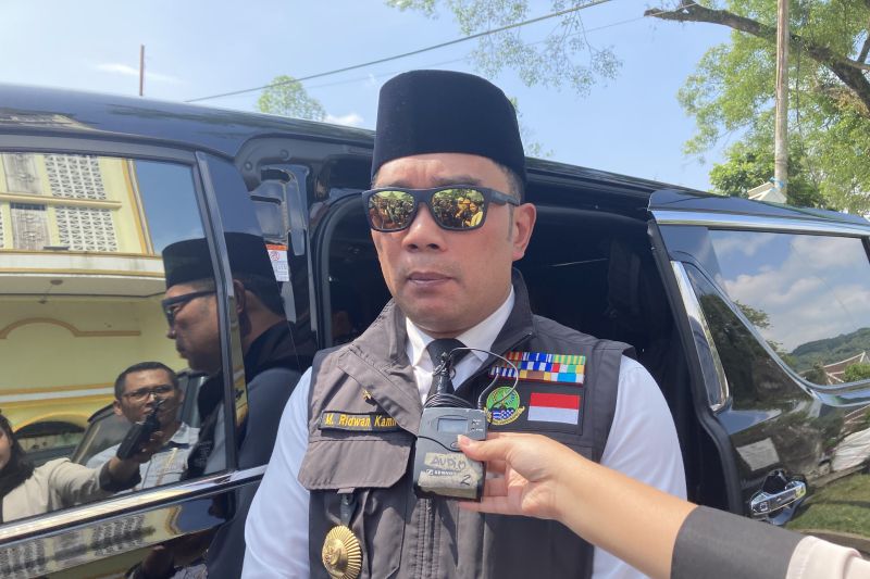 Ridwan Kamil katakan tiket gratis KCJB diutamakan untuk warga sekitar jalur Ridwan Kamil katakan tiket gratis KCJB diutamakan untuk warga sekitar jalur
