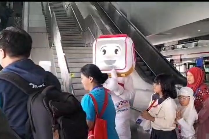 Warga apresiasi DKI berlakukan tarif Rp1 untuk naik LRT Jakarta