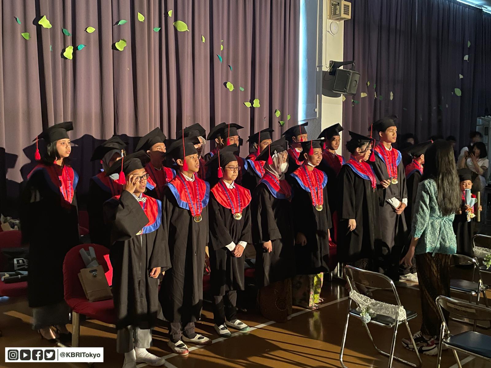28 putra dan putri Indonesia berprestasi lulus dari Sekolah Republik Indonesia di Tokyo, Jepang 28 putra dan putri Indonesia berprestasi lulus dari Sekolah Republik Indonesia di Tokyo, Jepang