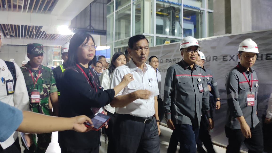 Dipacu dengan kecepatan 350 km/jam, Luhut Binsar Panjaitan puji kereta cepat Jakarta-Bandung Dipacu dengan kecepatan 350 km/jam, Luhut Binsar Panjaitan puji kereta cepat Jakarta-Bandung