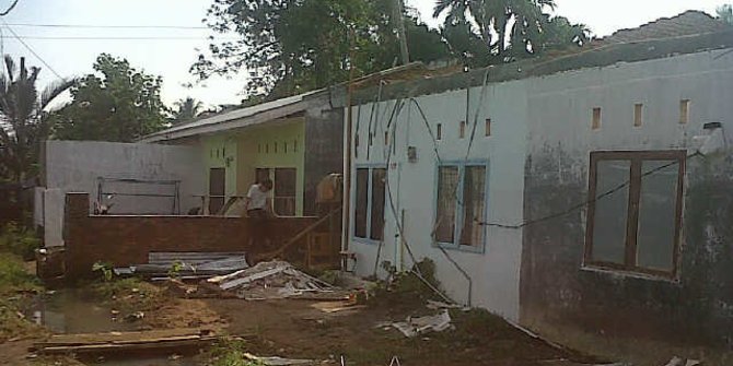 28 Juni 2021: Angin puting beliung rusak puluhan rumah di Deli Serdang, seorang bocah meninggal