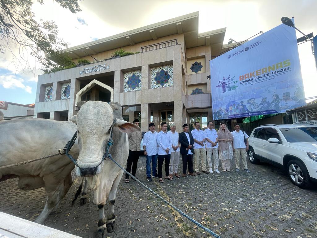 Prabowo salurkan puluhan hewan kurban ke ponpes dan ormas keagamaan di Jatim