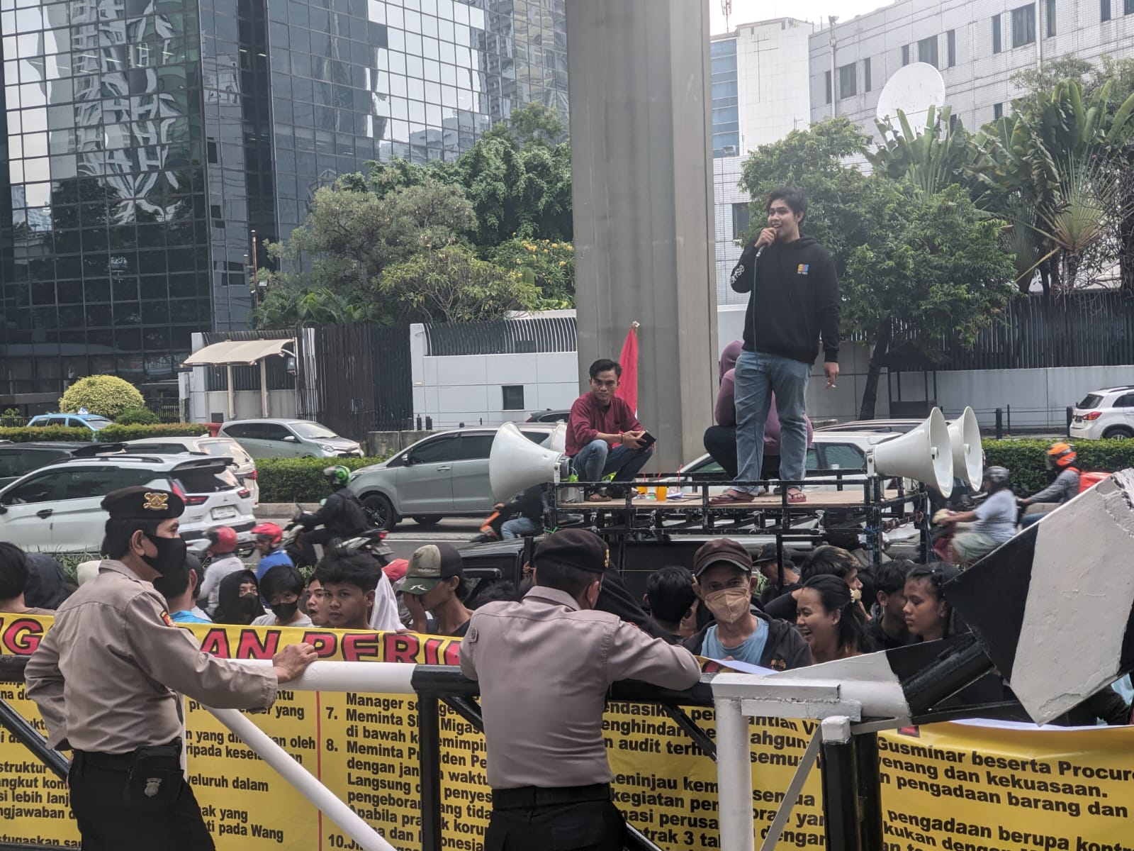 Massa dukung SKK Migas evaluasi dugaan korupsi Petro China