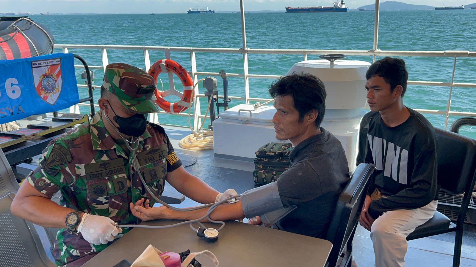 Bakamla RI jemput dua nelayan Indonesia yang terdampar di Malaysia Bakamla RI jemput dua nelayan Indonesia yang terdampar di Malaysia