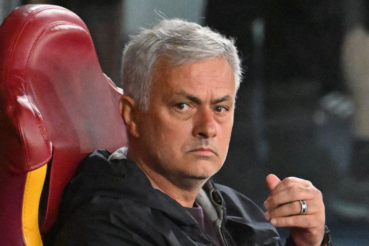 Mourinho diskors empat pertandingan Eropa karena lecehkan wasit Mourinho diskors empat pertandingan Eropa karena lecehkan wasit