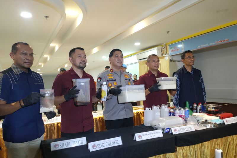 Bareskrim Polri ungkap pabrik sabu jaringan Iran di Jakarta Bareskrim Polri ungkap pabrik sabu jaringan Iran di Jakarta