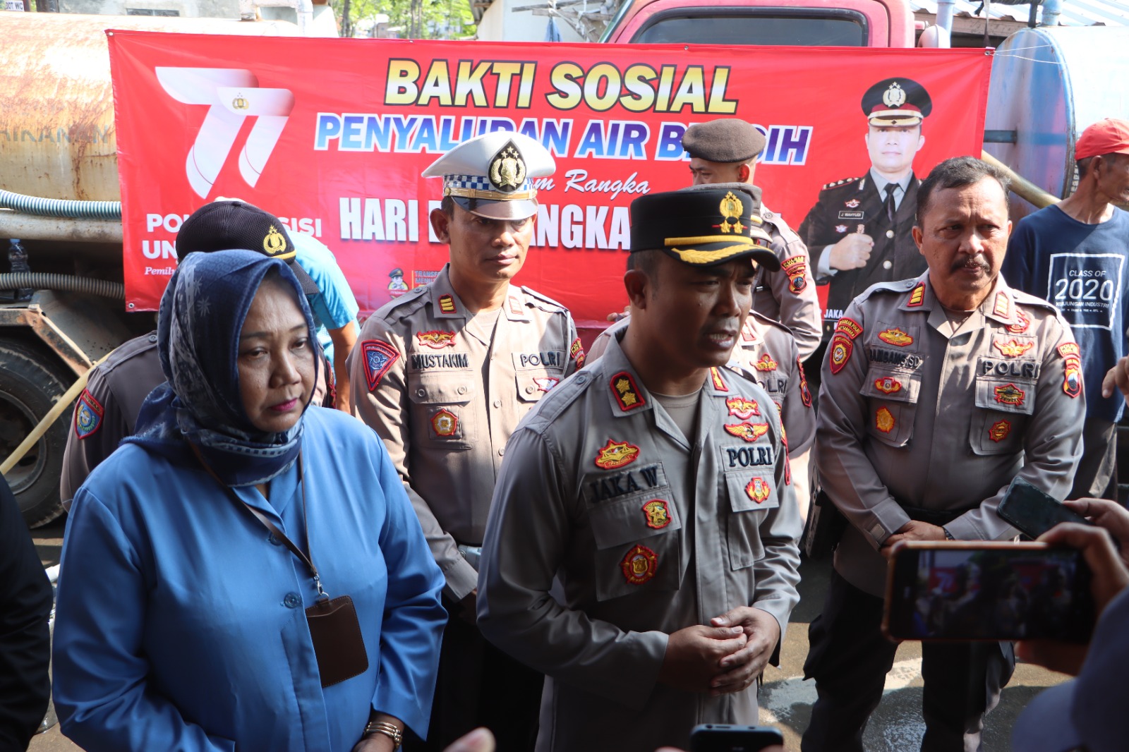 Sambut Hari Bhayangkara ke-77, Polres Tegal Kota bagikan air bersih kepada warga Sambut Hari Bhayangkara ke-77, Polres Tegal Kota bagikan air bersih kepada warga