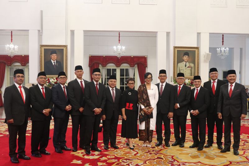 Presiden Jokowi lantik 12 Duta Besar RI untuk negara sahabat Presiden Jokowi lantik 12 Duta Besar RI untuk negara sahabat