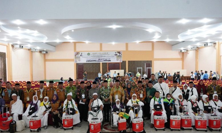 Sebanyak 20 calon haji Kloter 24 Embarkasi Medan berangkat ke Jeddah Sebanyak 20 calon haji Kloter 24 Embarkasi Medan berangkat ke Jeddah