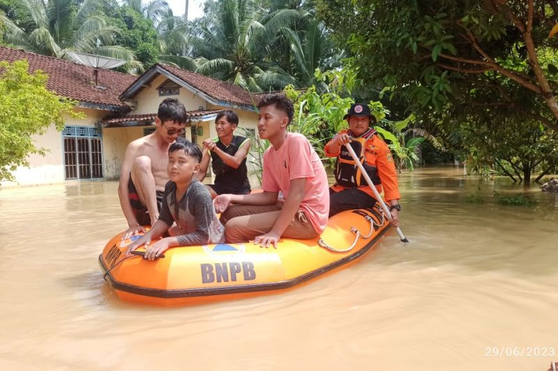 5.008 warga terdampak banjir di Tanggamus Lampung