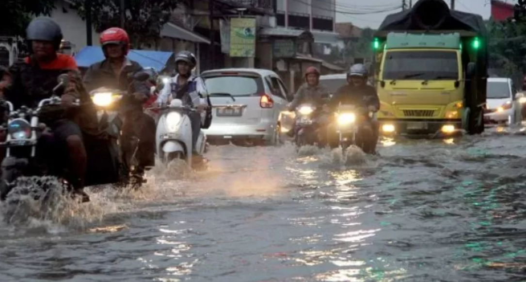 14 Juni 2016: Banjir bandang landa Tulungagung 14 Juni 2016: Banjir bandang landa Tulungagung