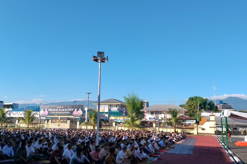 Kapolda harap Idul Adha semakin dekatkan polisi dengan masyarakat Kapolda harap Idul Adha semakin dekatkan polisi dengan masyarakat