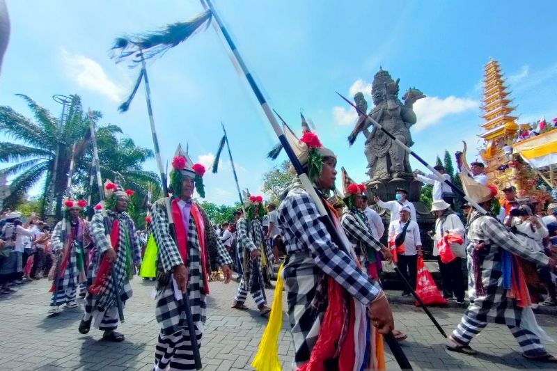 Ratusan seniman dilibatkan dalam prosesi pelebon Raja Denpasar IX Ratusan seniman dilibatkan dalam prosesi pelebon Raja Denpasar IX