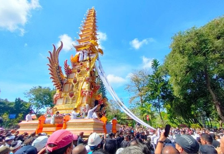 Ribuan warga saksikan Pelebon Raja Denpasar IX