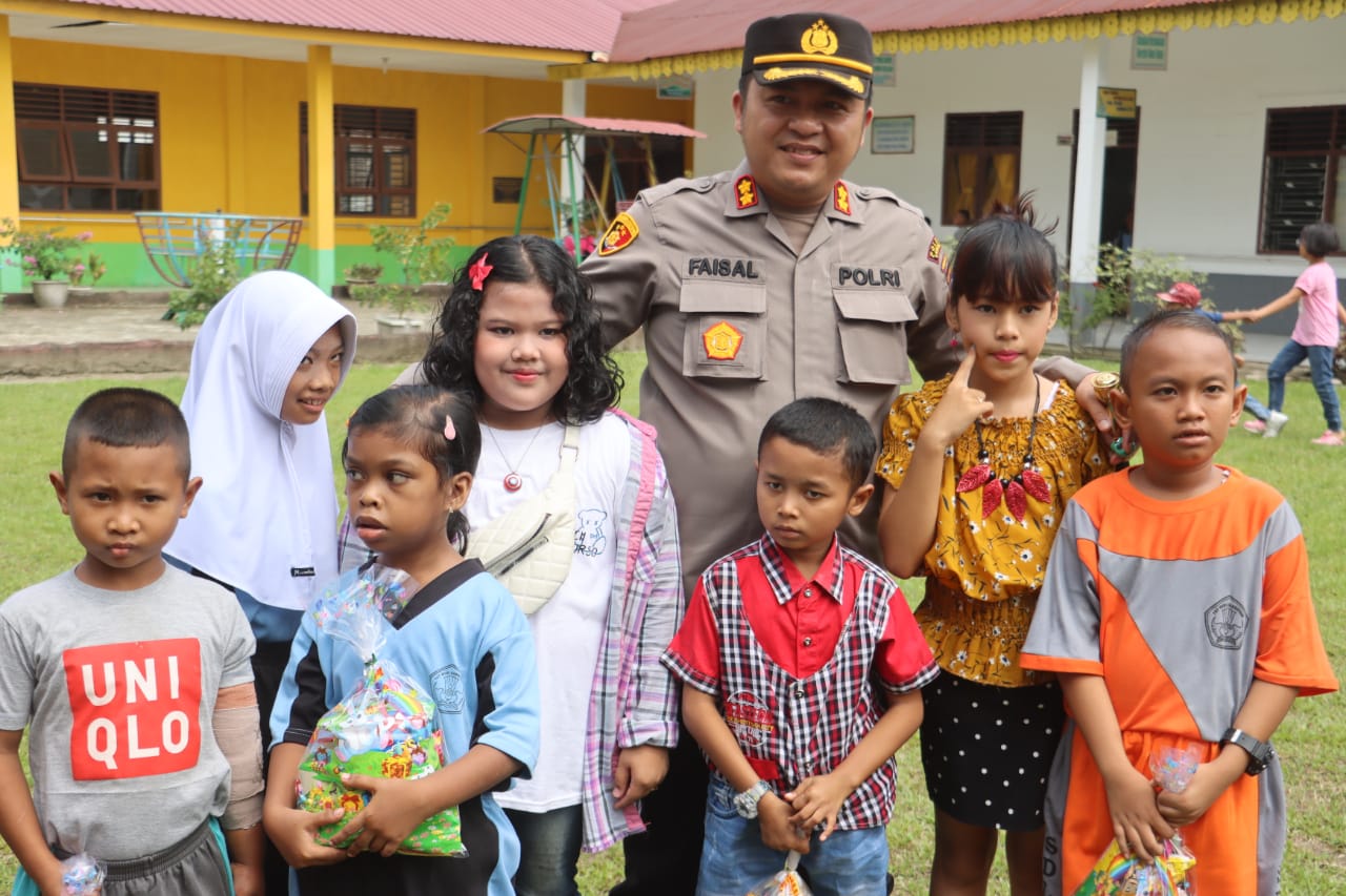 Sambut HUT ke-77 Bhayangkara, Polres Langkat silaturahmi ke SDLB Sambut HUT ke-77 Bhayangkara, Polres Langkat silaturahmi ke SDLB