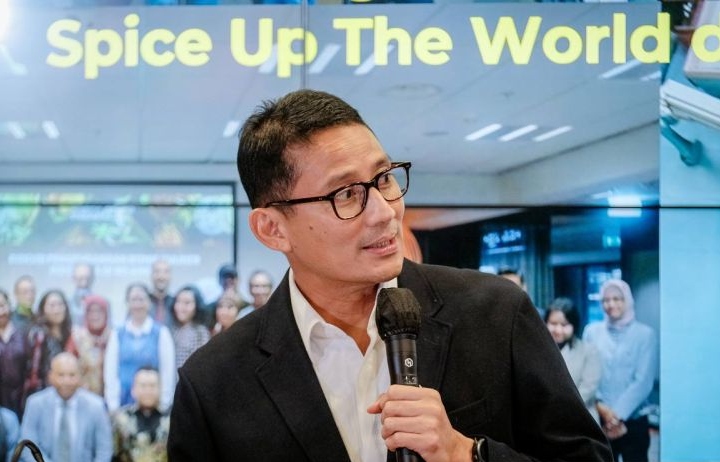 Menparekraf ajak masyarakat Indonesia berwisata di Indonesia saja