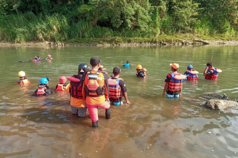 Basarnas terjunkan dua tim cari korban tenggelam di Sungai Progo Basarnas terjunkan dua tim cari korban tenggelam di Sungai Progo