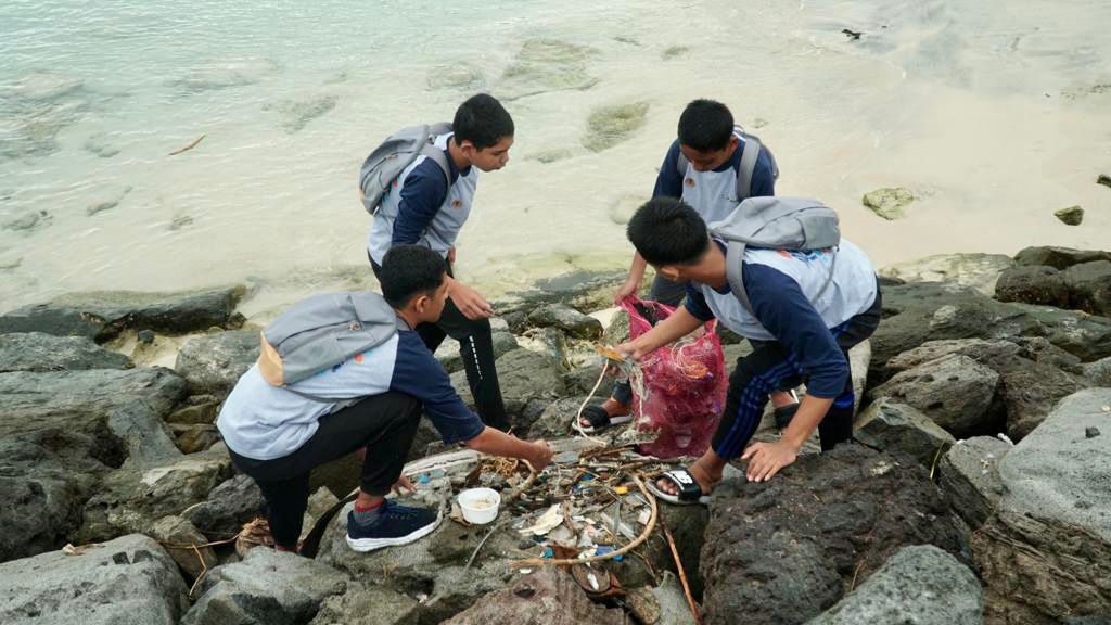 PHR Regional Sumatera bersihkan Pantai Ie Meulee Sabang 