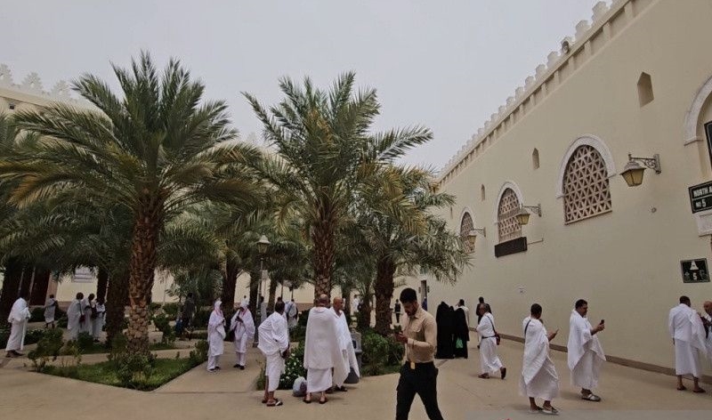 Petugas PPIH pastikan jamaah niat ihram dan tak gunakan kain berjahit