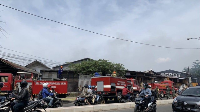 25 Juni 2022: Kebakaran landa permukiman warga di Bandung, lima rumah ludes terbakar
