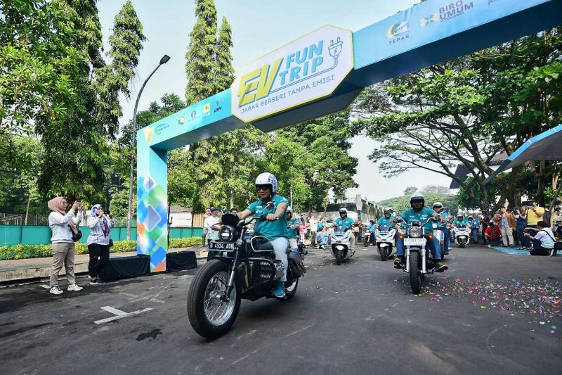 Gubernur Jabar ajak warga manfaatkan subsidi kendaraan listrik Gubernur Jabar ajak warga manfaatkan subsidi kendaraan listrik
