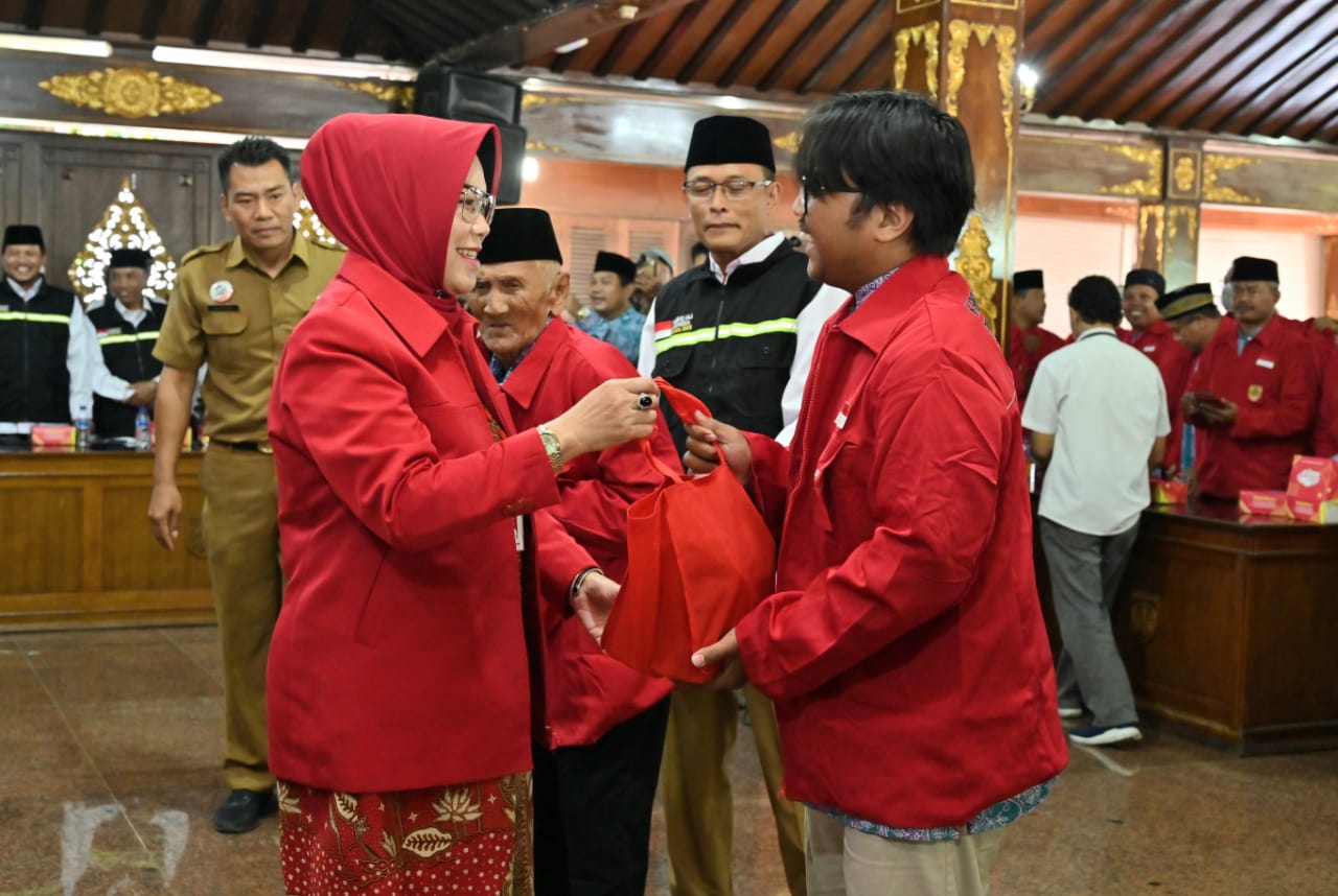 Jemaah calhaj Sukoharjo diminta tetap patuhi prokes saat tiba di Mekkah Jemaah calhaj Sukoharjo diminta tetap patuhi prokes saat tiba di Mekkah