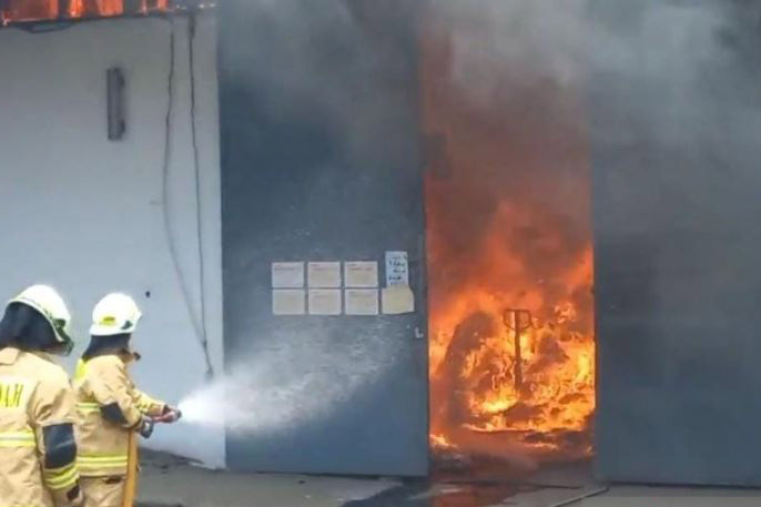 Gudang grosir hangus terbakar di Cipinang
