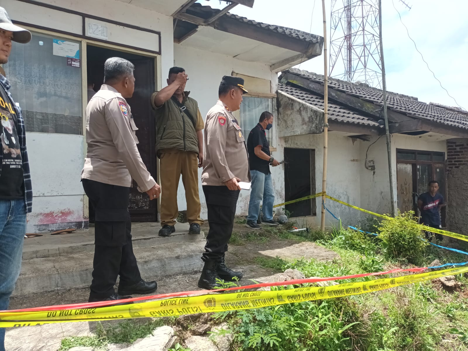 Mayat dalam rumah diduga korban pembunuhan gegerkan warga Mayat dalam rumah diduga korban pembunuhan gegerkan warga