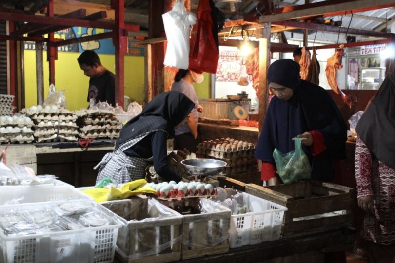 Pemprov Lampung sebut operasi pasar dilakukan rutin stabilkan harga Pemprov Lampung sebut operasi pasar dilakukan rutin stabilkan harga