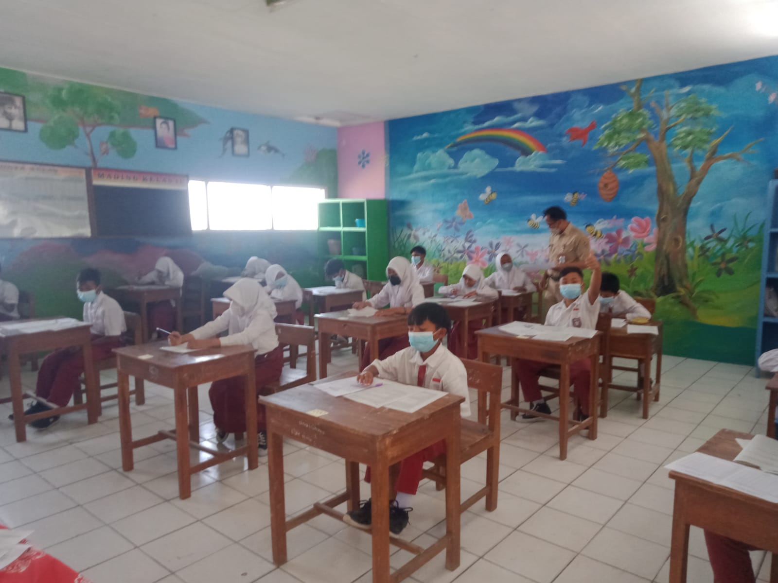 Aktivitas SDN 2 Tlogolele, Boyolali berjalan normal di tengah dampak abu vulkanik Merapi Aktivitas SDN 2 Tlogolele, Boyolali berjalan normal di tengah dampak abu vulkanik Merapi