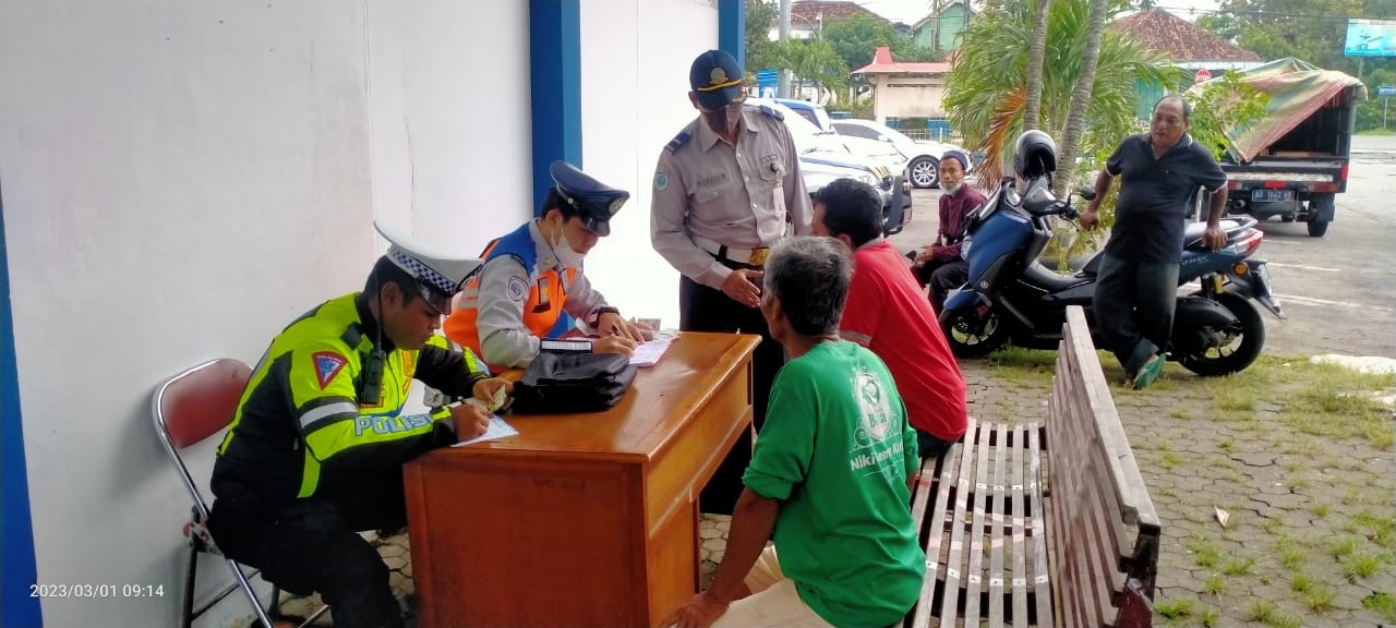 Pemkab Sukoharjo sediakan empat bus mudik gratis Pemkab Sukoharjo sediakan empat bus mudik gratis