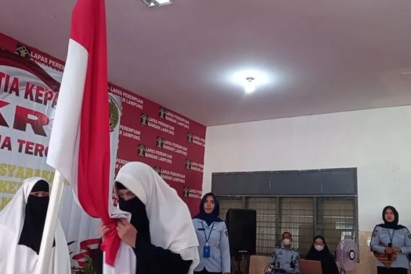 Tiga napi perempuan kasus terorisme ucapkan ikrar setia kepada NKRI Tiga napi perempuan kasus terorisme ucapkan ikrar setia kepada NKRI