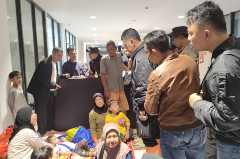 Warga Serasan kekurangan air bersih pascalongsor Warga Serasan kekurangan air bersih pascalongsor