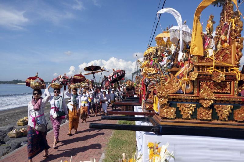 Ribuan warga Hindu di Bali ikuti Upacara Melasti jelang Hari Nyepi