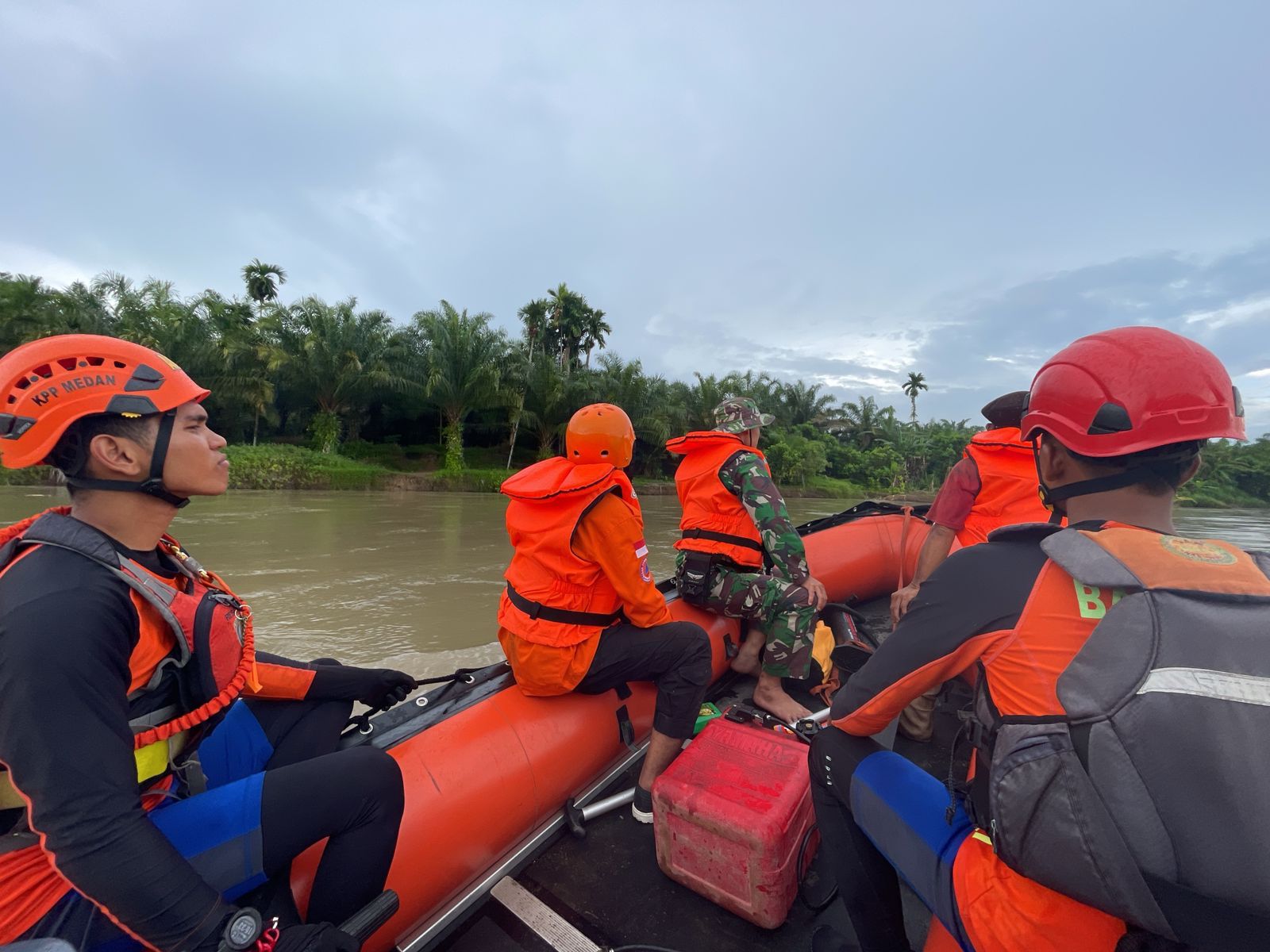Tim SAR gabungan terus cari santriwati terseret air bah di Batang Toru, Tapsel Tim SAR gabungan terus cari santriwati terseret air bah di Batang Toru, Tapsel