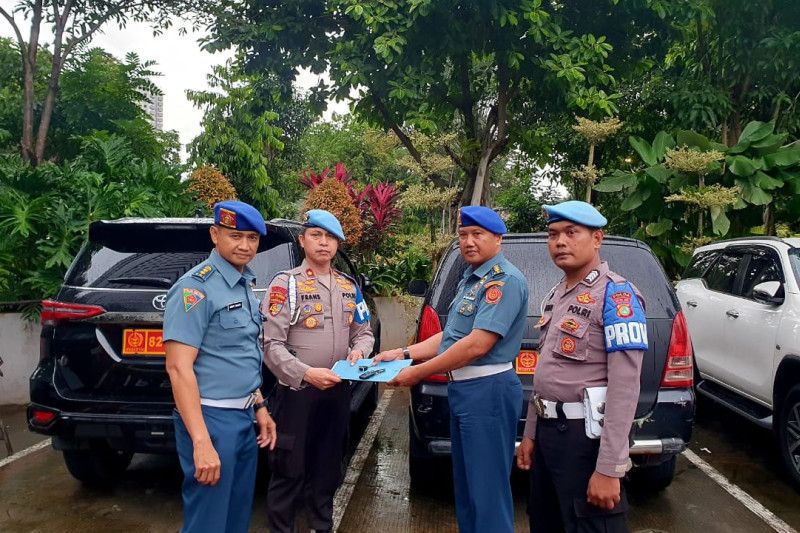 Puspom TNI serahkan mobil pakai pelat dinas TNI palsu ke Polda Puspom TNI serahkan mobil pakai pelat dinas TNI palsu ke Polda