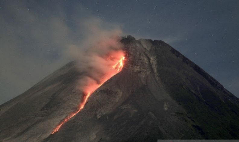 Gunung Merapi 11 kali luncurkan guguran lava pijar Gunung Merapi 11 kali luncurkan guguran lava pijar