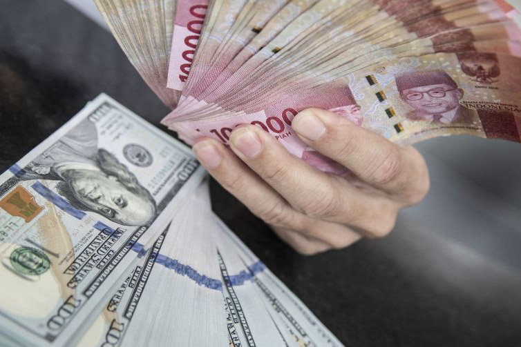 Rupiah Jumat pagi tergelincir jadi Rp15.300