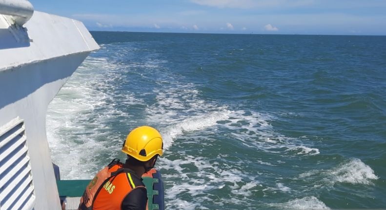 Petugas perketat dek luar kapal antisipasi penumpang lompat ke laut Petugas perketat dek luar kapal antisipasi penumpang lompat ke laut
