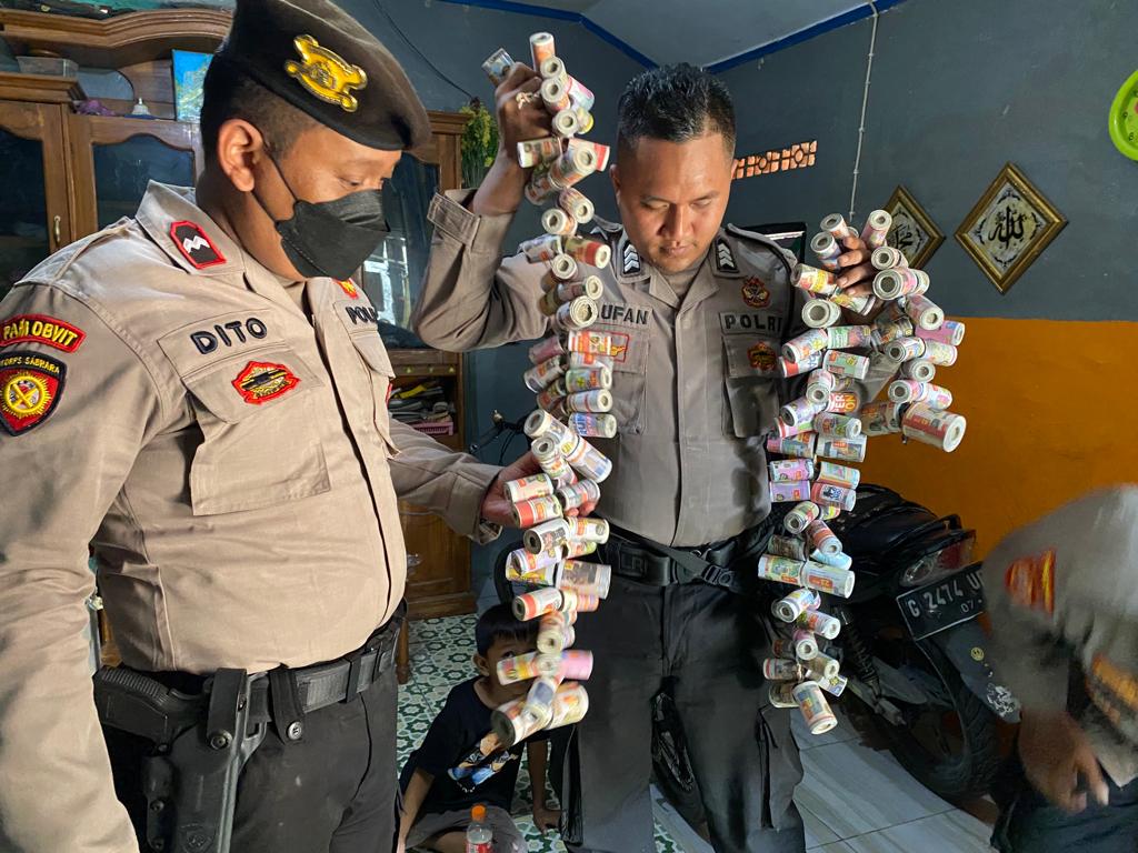 Operasi Pekat, Polres Tegal Kota sita ratusan petasan siap edar Operasi Pekat, Polres Tegal Kota sita ratusan petasan siap edar